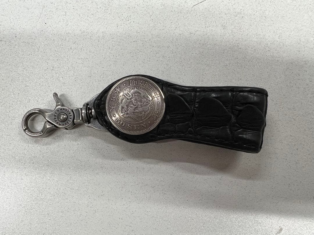 funny クロコダイルキーリング キーホルダー ファニー明治50銭銀貨コンチョ