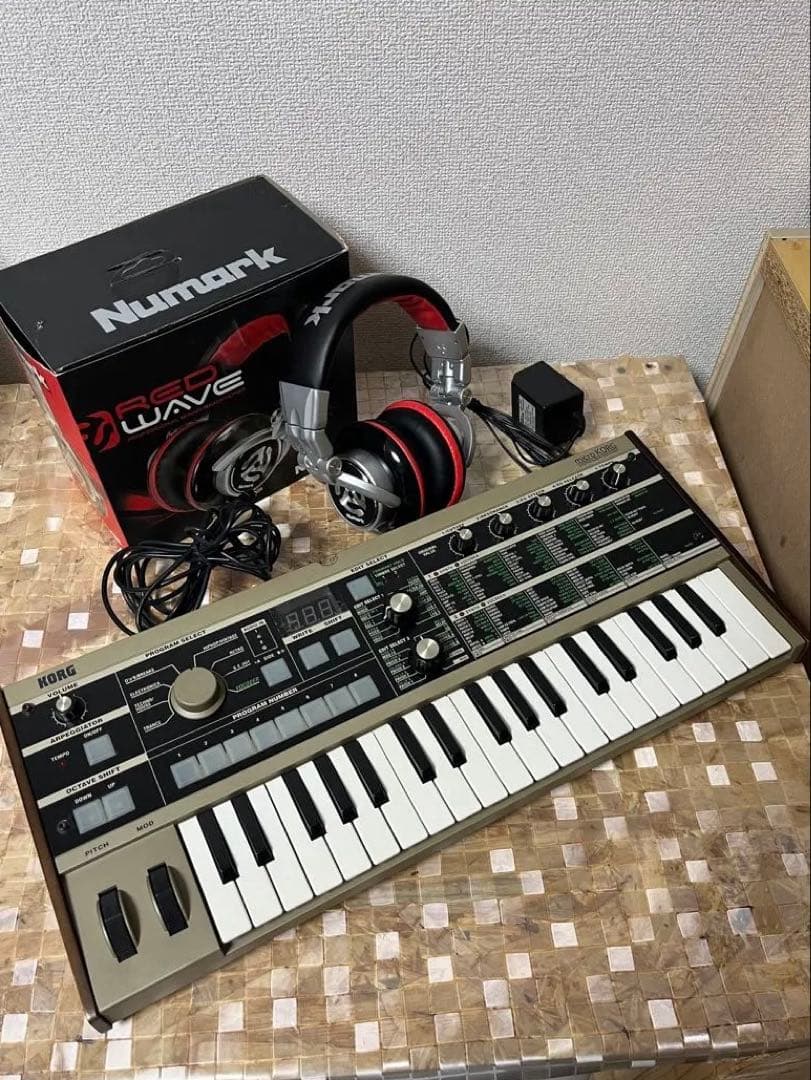 t*e様 KORG microKORG シンセサイザーとNumarkヘッドホンセ Korg NTS-1 digital kit mkII | よりパワフルになったDIYできる