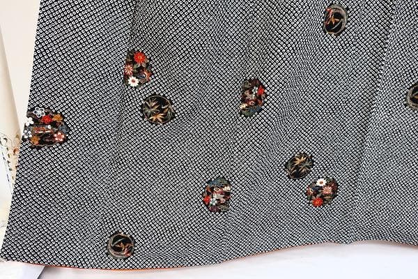 未使用品 小紋 総絞り 黒 吉祥文様 身丈161.5cm 裄丈65cm 袷 - メルカリ