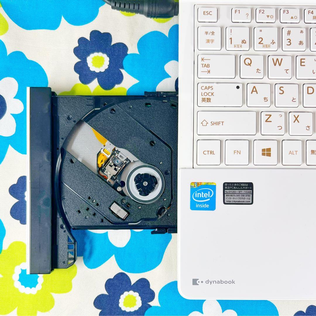 特価❣️】薄型ホワイト❣️カメラ付すぐ使えるノートパソコン☘️爆速