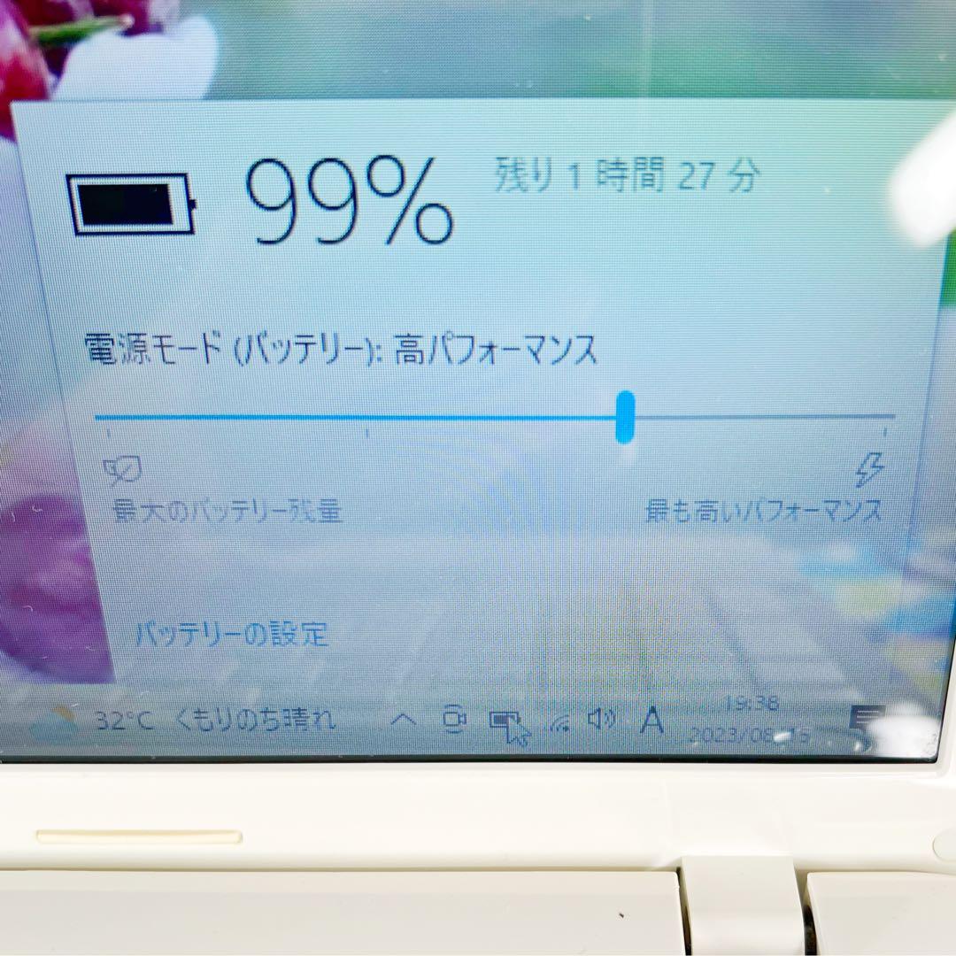 特価❣️】薄型ホワイト❣️カメラ付すぐ使えるノートパソコン☘️爆速