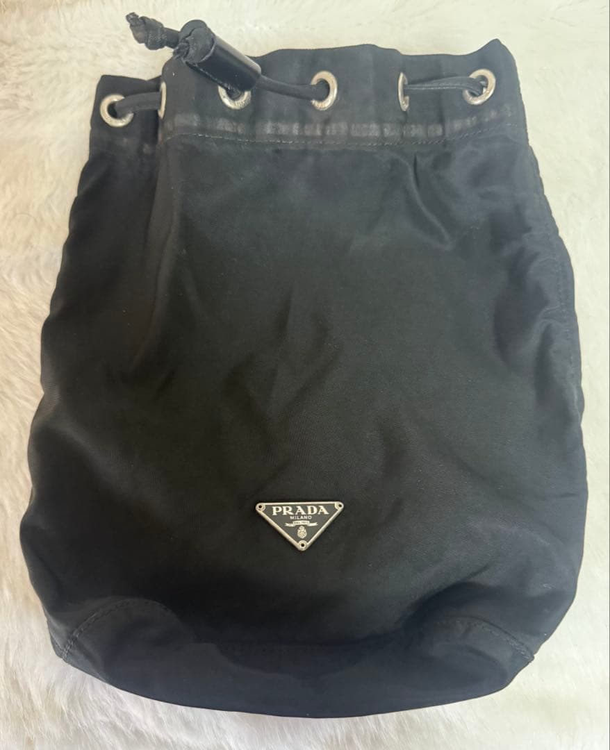 最終値下げ PRADA プラダ 巾着バッグ 巾着袋 巾着ポーチ 巾着プラダ」は休日バッグの最適解！楽して洒落て見える特効薬の処方箋3選