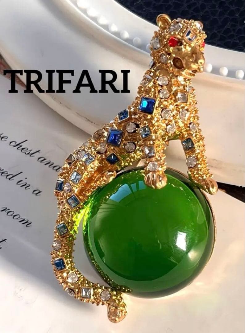 希少！TRIFARI 特大！ガラスチーターブローチB236 Trifari（トリファリ）ブローチ「しまうま」／ヴィンテージ