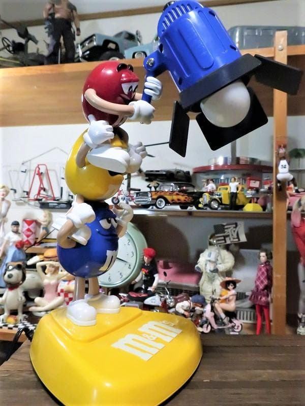 絶版★m&m's エムアンドエムズ ３人肩車 ライト ユニークでかわいらしい♪ Amazon.co.jp: M＆M's 立体キーホルダー♪ エムアンドエムズ 5色