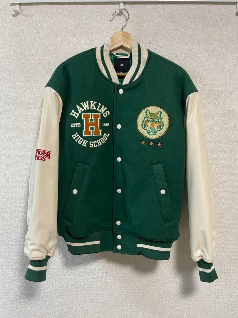 【2/14まで限定値下げ‼︎】ストレンジャーシングス  スタジャン Mサイズ H&M ストレンジャーシングス スタジャン Mサイズ - メルカリ