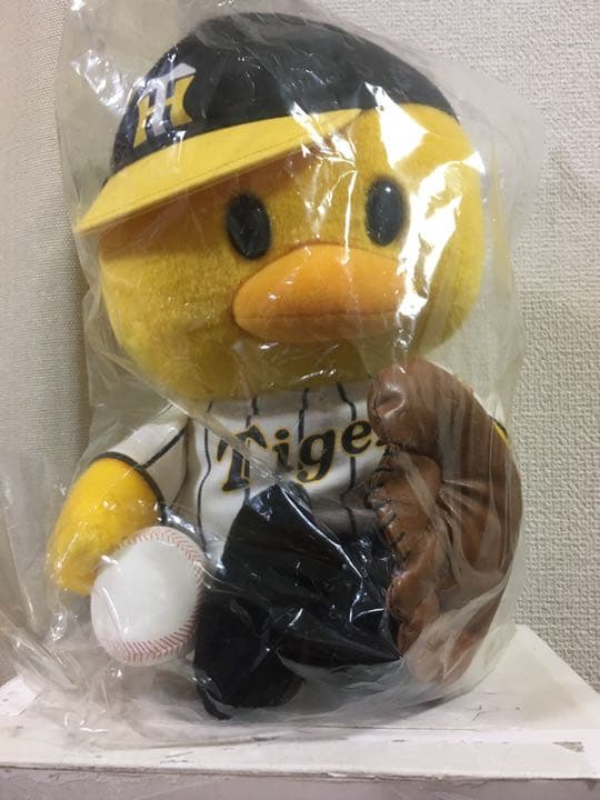 阪神タイガース 藤川選手サイン入り ピッチャーひよこちゃん - メルカリ