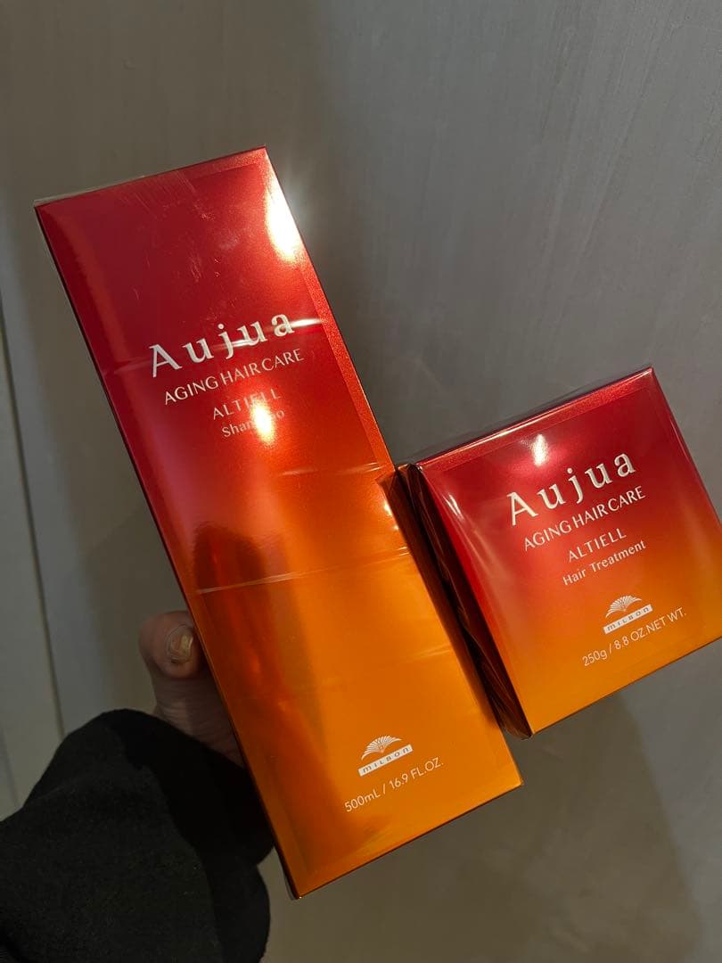 オージュア　アルティール　シャンプー　トリートメント Aujuaより、根元から毛先まで芯があるのにやわらかな髪へ導く新