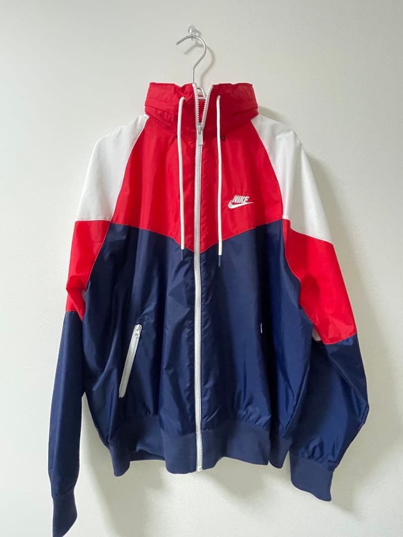 ゆ*ろ様 NIKE ナイロンジャケット ベイビーわるきゅーれ 伊澤彩織、まひろX nike ナイロンジャケット ベイビーわるきゅーれ 伊澤彩織 まひろ M