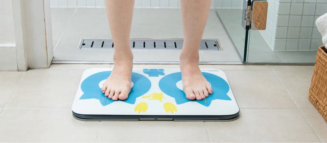 Issin スマートバスマット 体組成計カビゴン issin スマートバスマット 体組成計モデル ピカチュウとカビゴンの足跡
