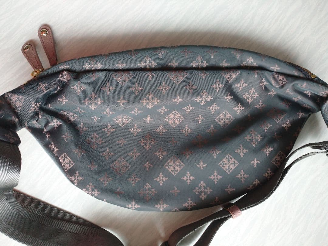 ○russet ラシットボディバッグ ウエストポーチ - メルカリ