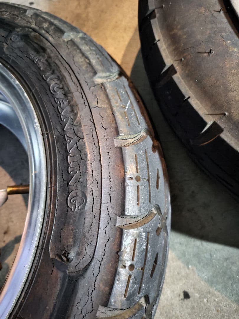 シャリー 　より取り外し　4本ハブ用　3.5j? 送料込み　タイヤ付き