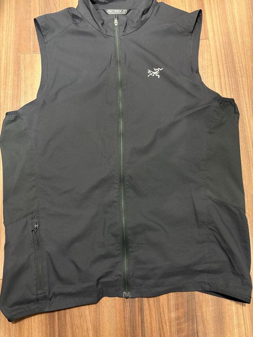 Arc'teryx ブラック ベスト 中古・古着通販】ARC'TERYX (アークテリクス) ナイロンベスト ブラック