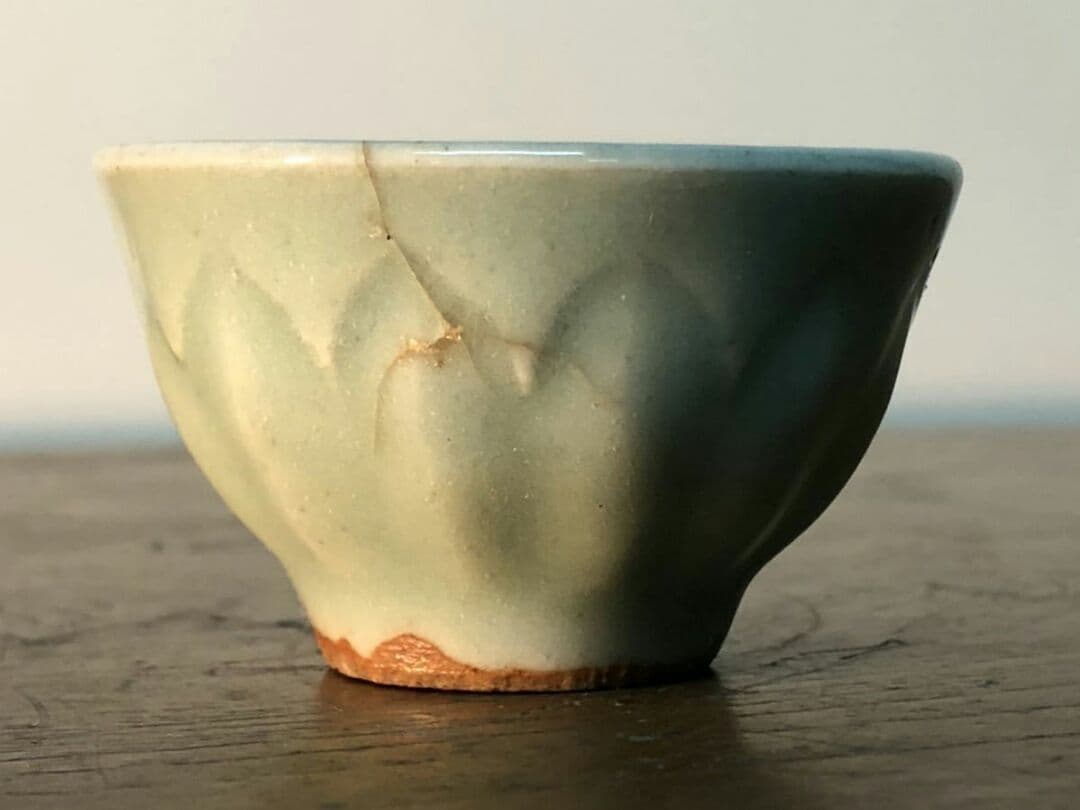 希少 初期作 河井寛次郎 彫蓮弁文 青瓷酒盃 「鐘渓窯」 希少 初期作 河井寛次郎 彫蓮弁文 青瓷酒盃 「鐘渓窯」