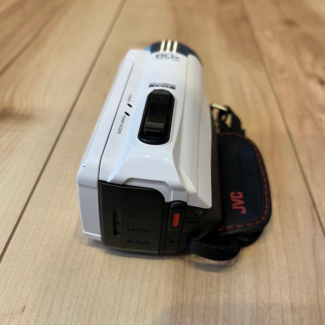 《送料込》JVCケンウッド ビデオカメラ　防水　GZ-R300-W 充電器等