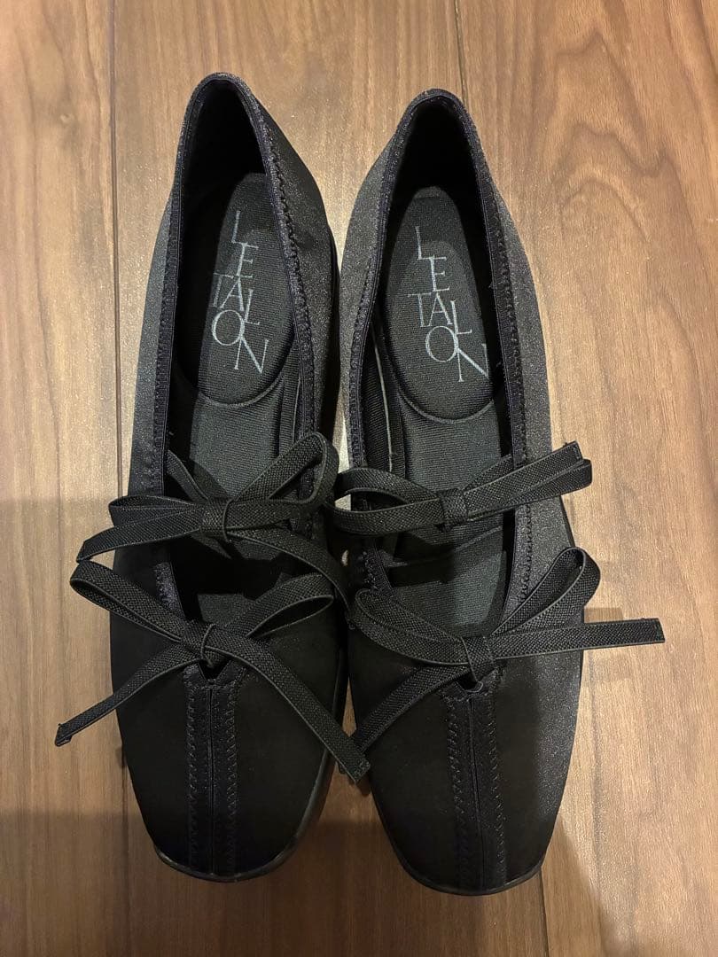 値下げ中！美品　ルタロンWリボンブラック フラットシューズ 美品】 ルタロン ポインテッドトゥ リボン フラットシューズ 黒 23.5cm
