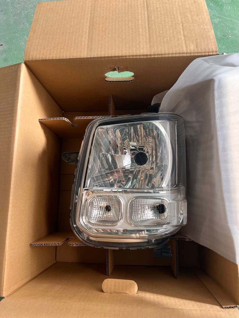 スズキ純正 エブリィDA17V 左側ヘッドライト 取り付け補修歴あり