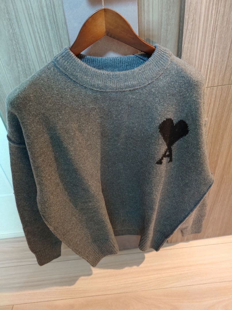 amiparis アミパリス　グレー ハート刺繍 クルーネックニット グレー ウール Ami De Coeur クルーネック セーター ヘザーグレー