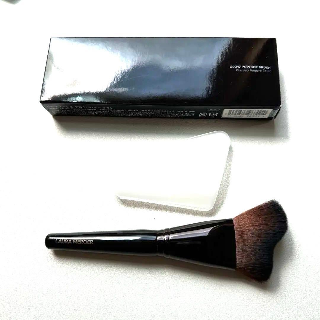 【新品未使用】ローラメルシエ グロウパウダーブラッシュ　メイクブラシ E00D9760-0C5C-4D62-A2C6-