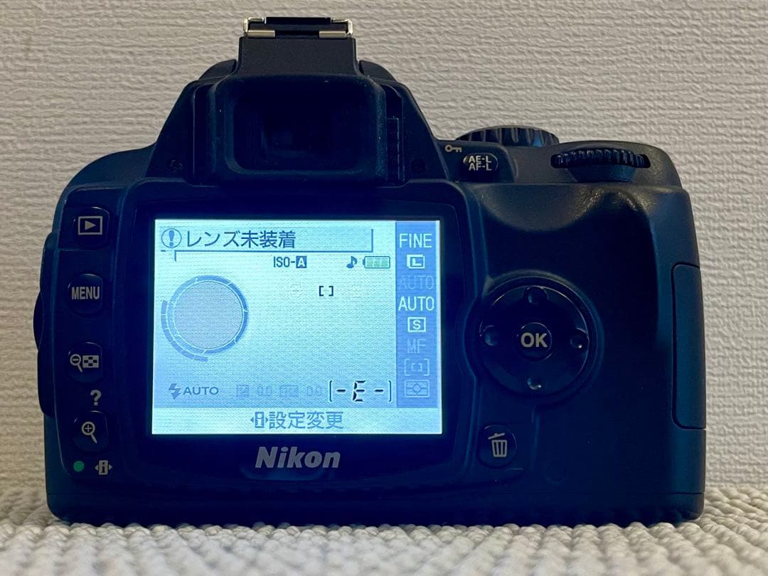 Nikon D40 本体 バッテリー、充電器と(2冊雑誌付属) - メルカリ