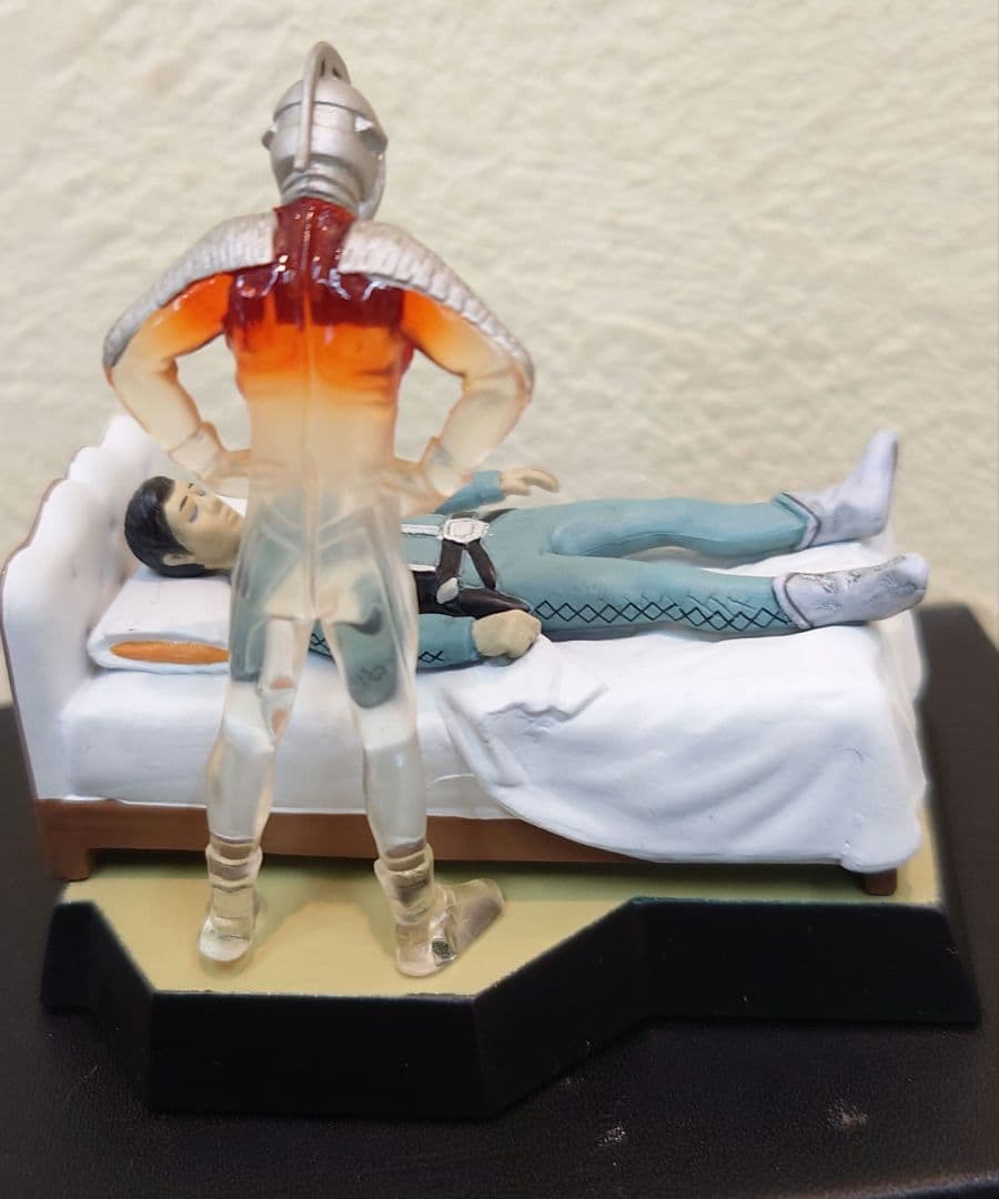 ウルトラ怪獣名鑑 史上最大の侵略 希少 クリア カラー 透明 フィギュア