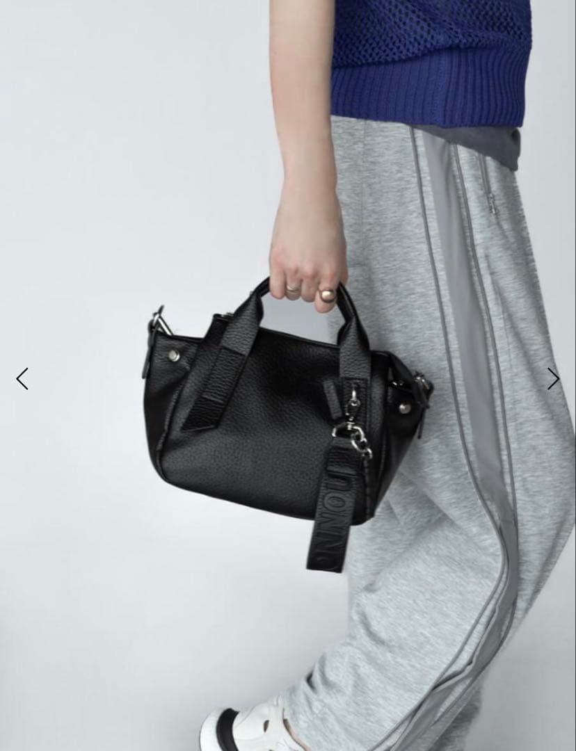 nouer 2way ショルダーバッグ ブラック チャーム3点付き - メルカリ