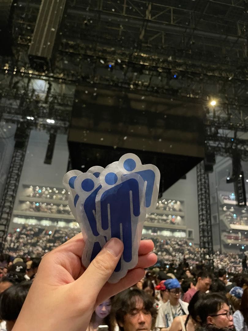 日本限定1000枚 Hit me hard and soft ビリー 紙吹雪 - メルカリ