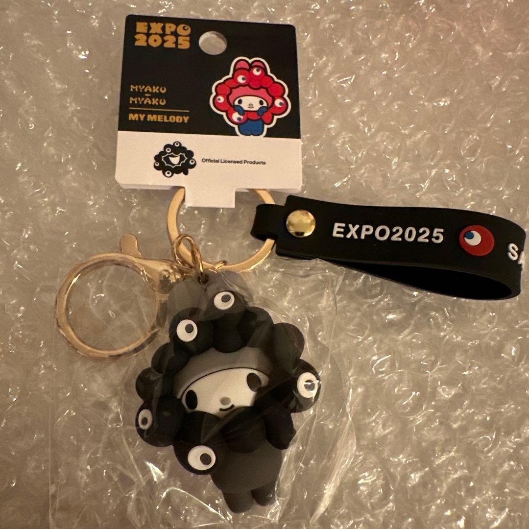 大阪関西万博 ミャクミャク サンリオ キーホルダー 黒なりきり マイ