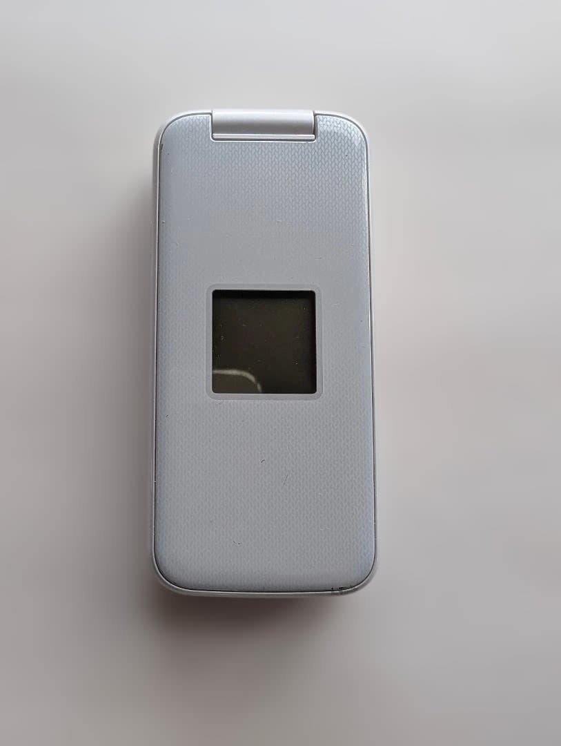 docomo らくらくホン F-01M ホワイト - メルカリ