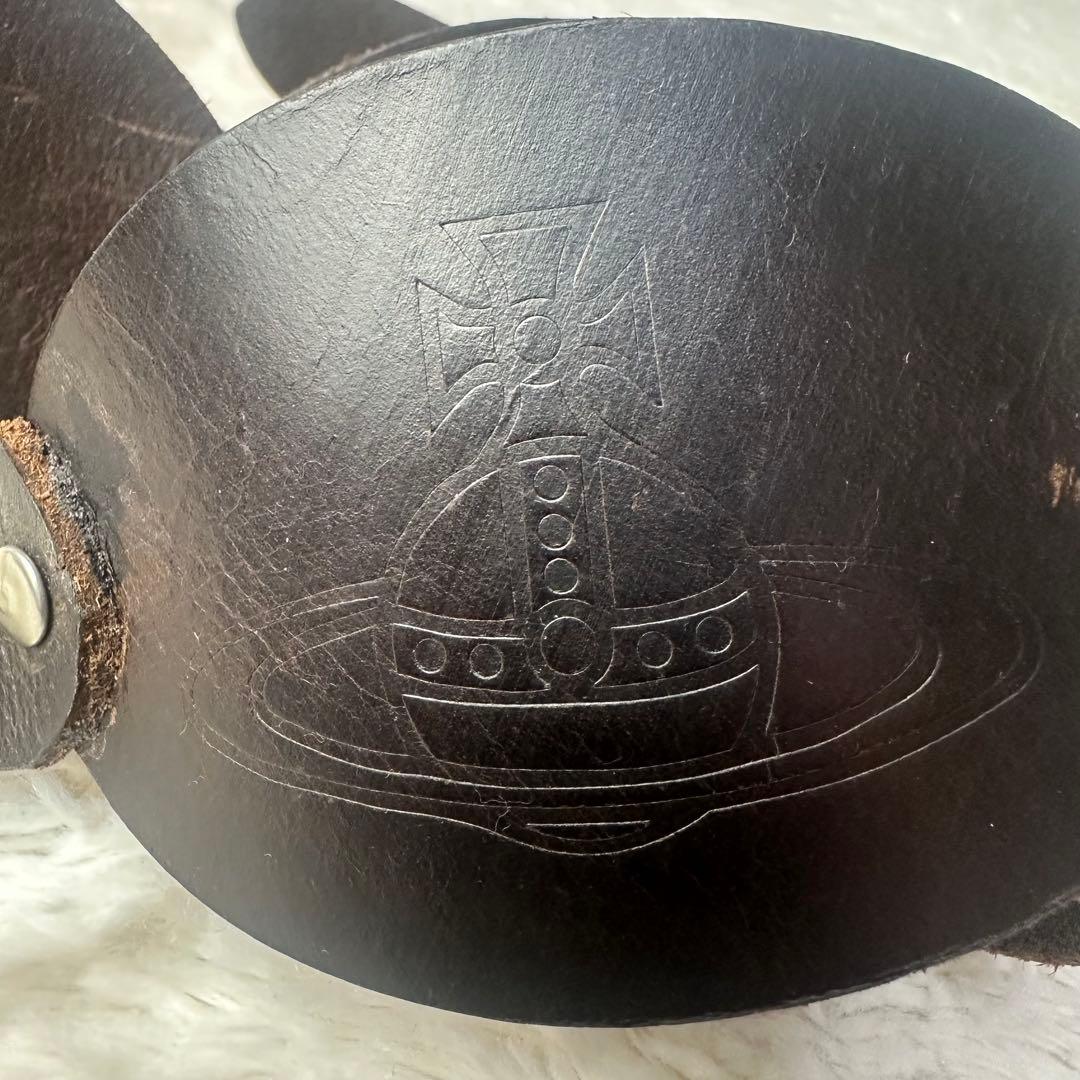 ヴィヴィアン レザーベルト フラワーデザイン オーブ型押印 - メルカリ