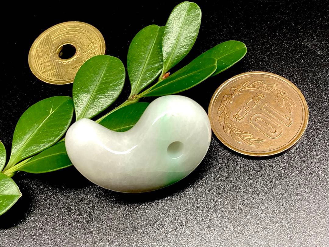 ✳premium一流の勾玉 コレクションレベルです‼️糸魚川翡翠淡い