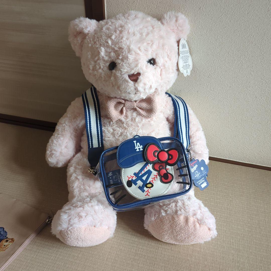値下げしました！ドジャース ハローキティ クロスボディバッグ 8/5