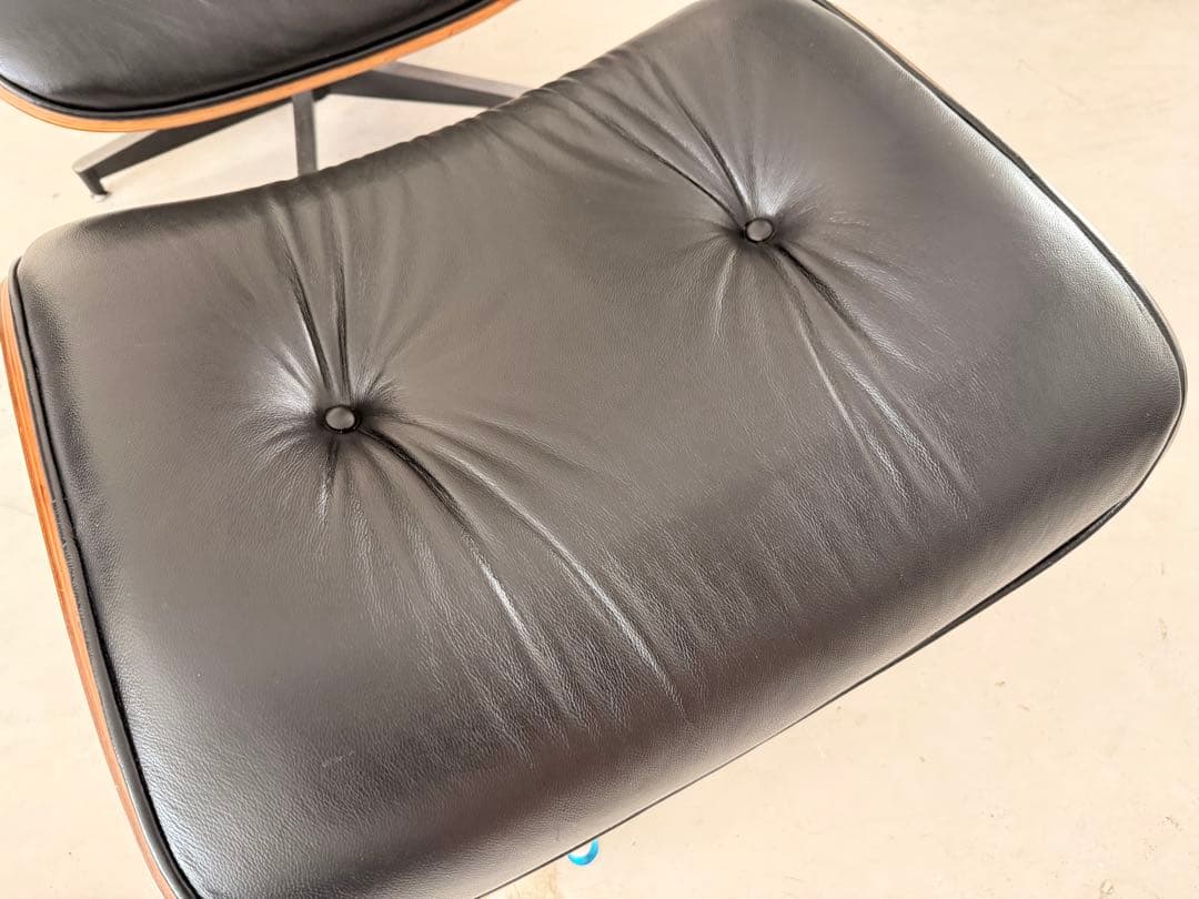 イームズラウンジチェアのレプリカオットマン（ラウンジチェアは付属