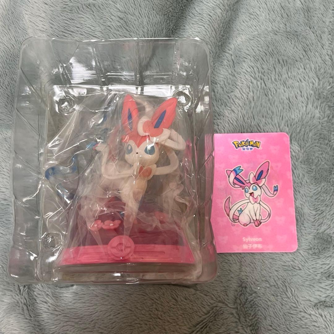 ニンフィア トレーディングフィギュア funism - メルカリ