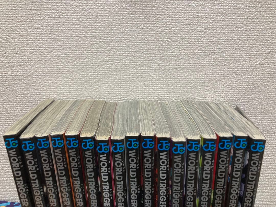 ワールドトリガー 全巻セット 1-28巻+オフィシャルブック （21巻のみ