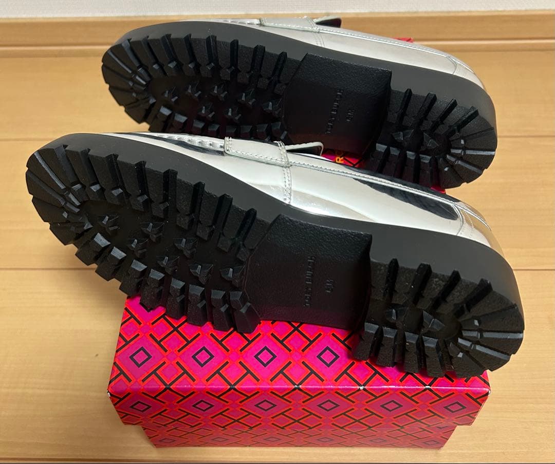 TORY BURCH】シルバー ローファー 厚底 合成皮革 厚底 合成皮革 【TORY