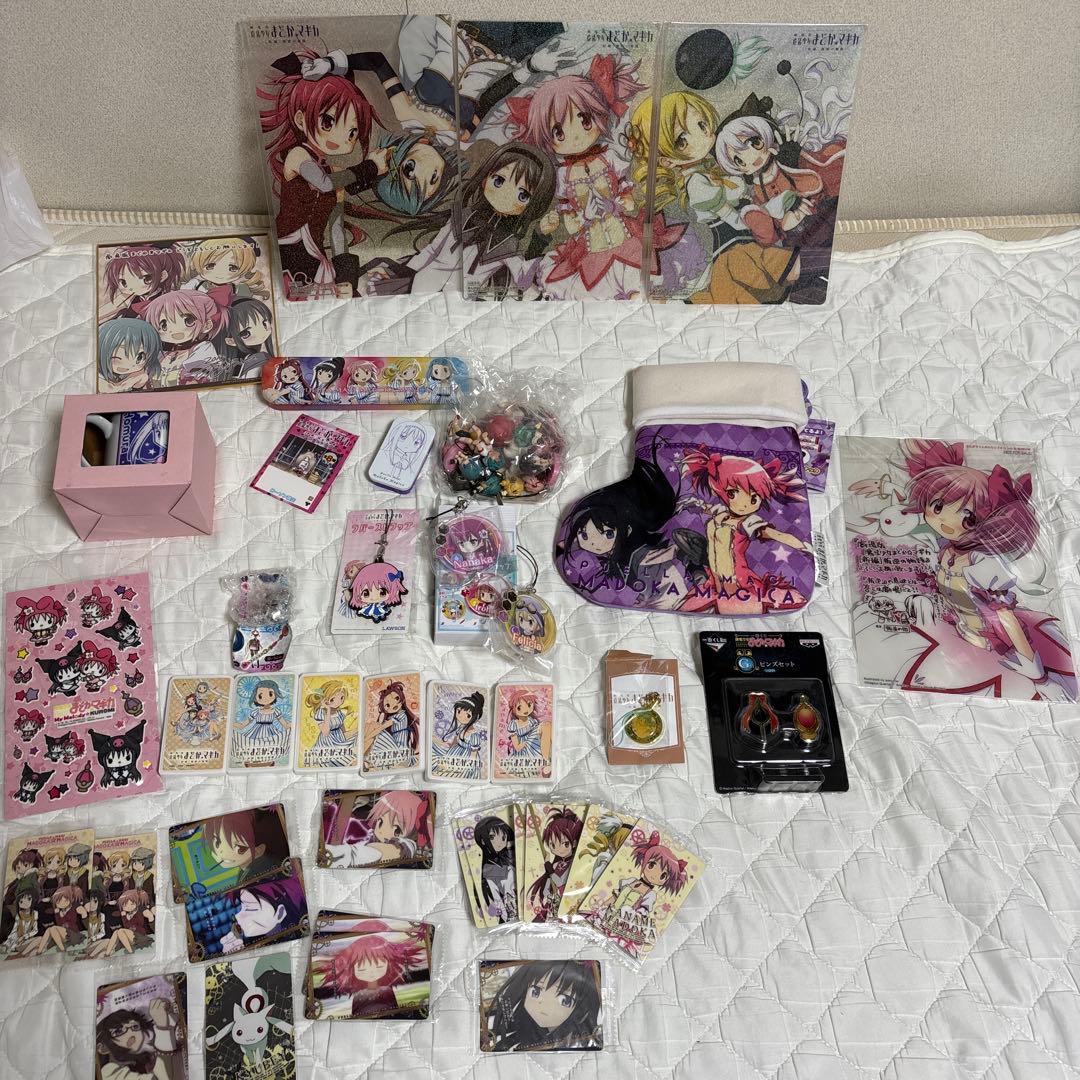 まどか☆マギカグッズ大量 カレンダー、クリアファイル、タペストリー