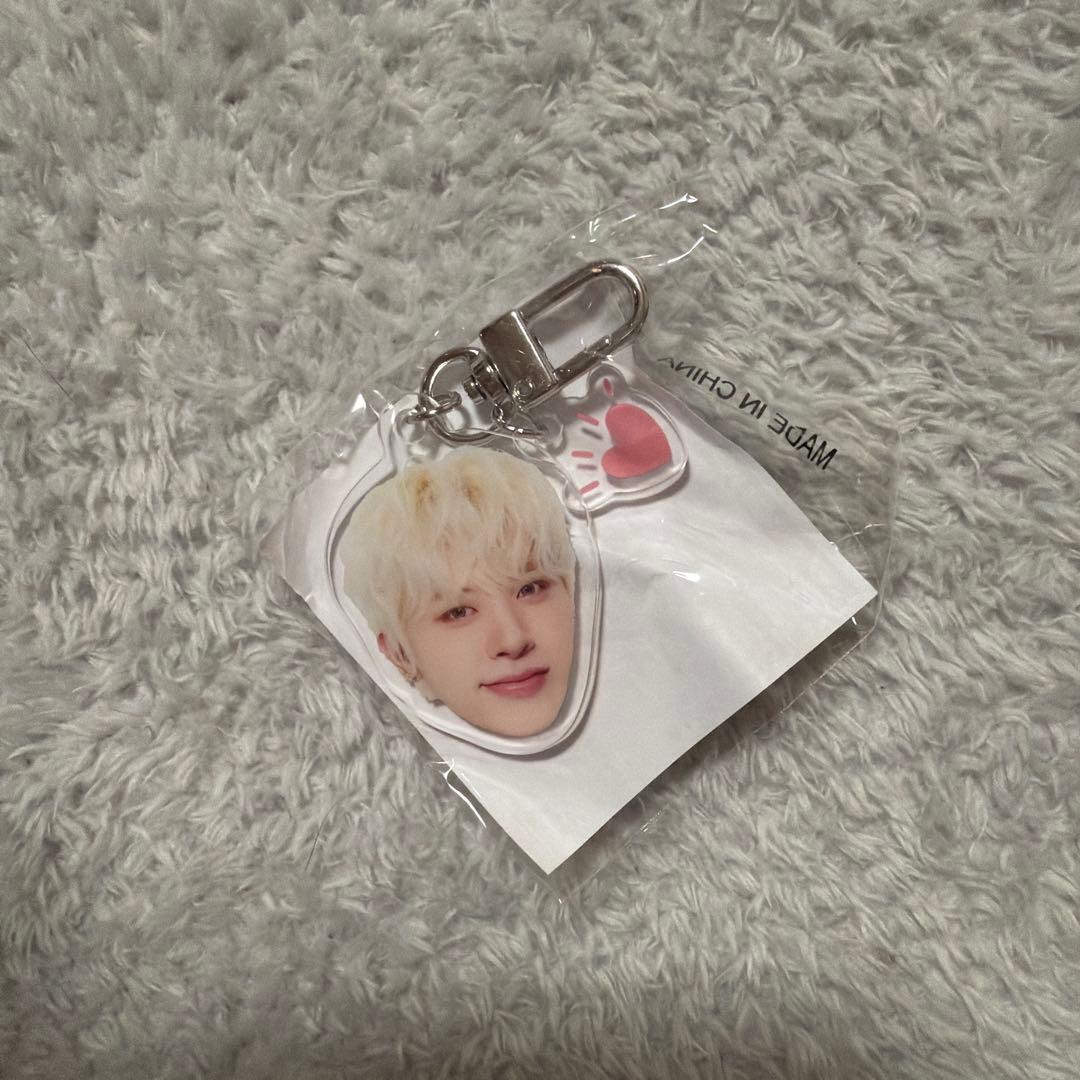 treasure 顔アクキー 喜怒哀楽 - メルカリ