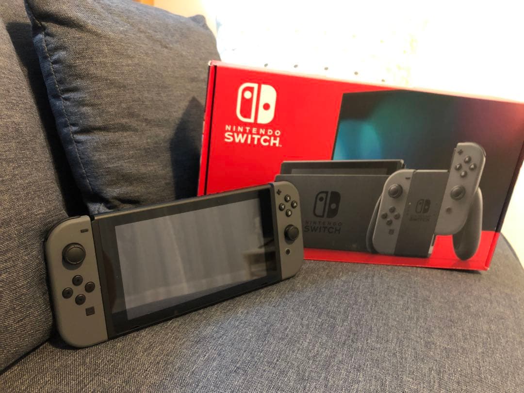 【美品】Nintendo Switch 本体　グレー　HAC-001(-01) Amazon.com: Nintendo Switch with Gray Joy‑Con - HAC-001(-01