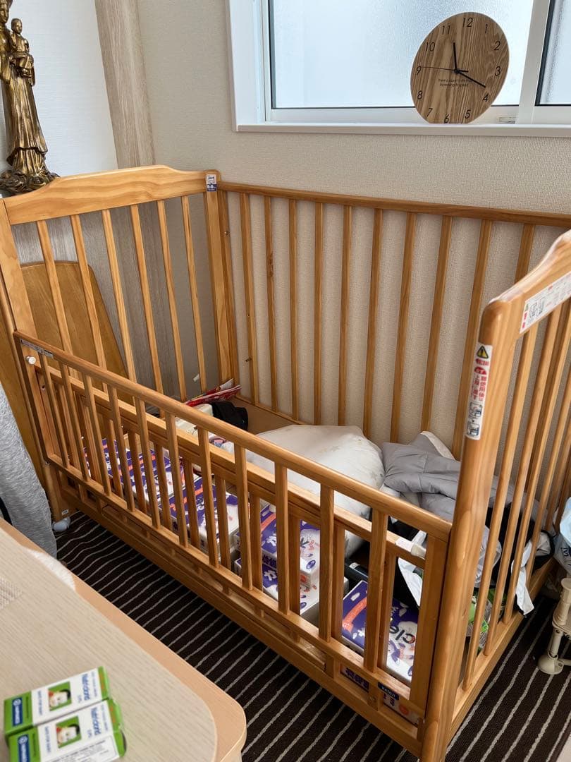 木製ベビーベッド キャスター付き - メルカリ