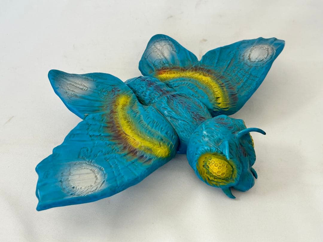 モスラ ソフビフィギュア 青色 ブルマァク復刻　バンダイ Amazon.co.jp: 復刻 ブルマァク モスラ フィギュア ソフビ 東宝 東映