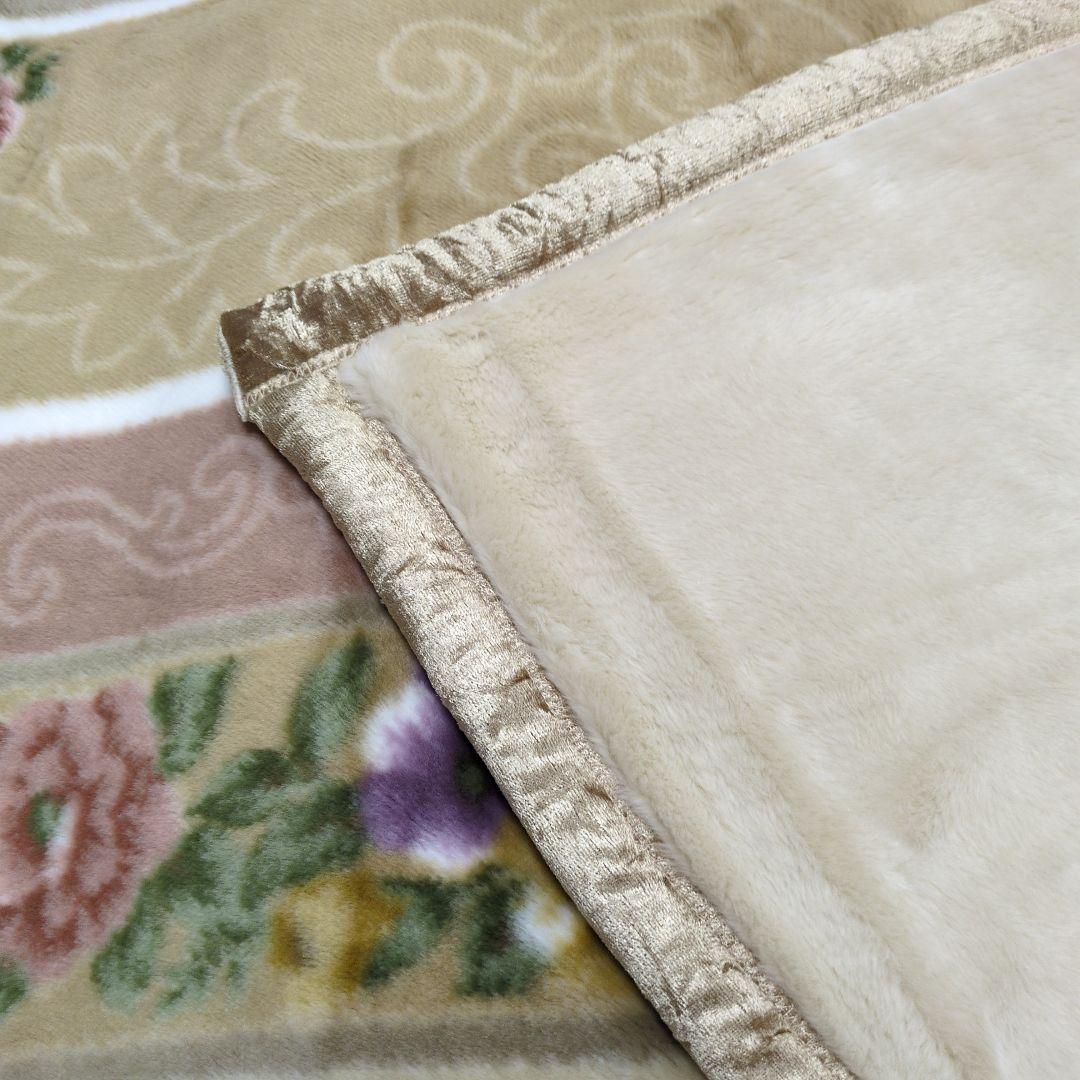 ダブル極厚2枚合わせ毛布アクリル100%ベージュrose様 - メルカリ