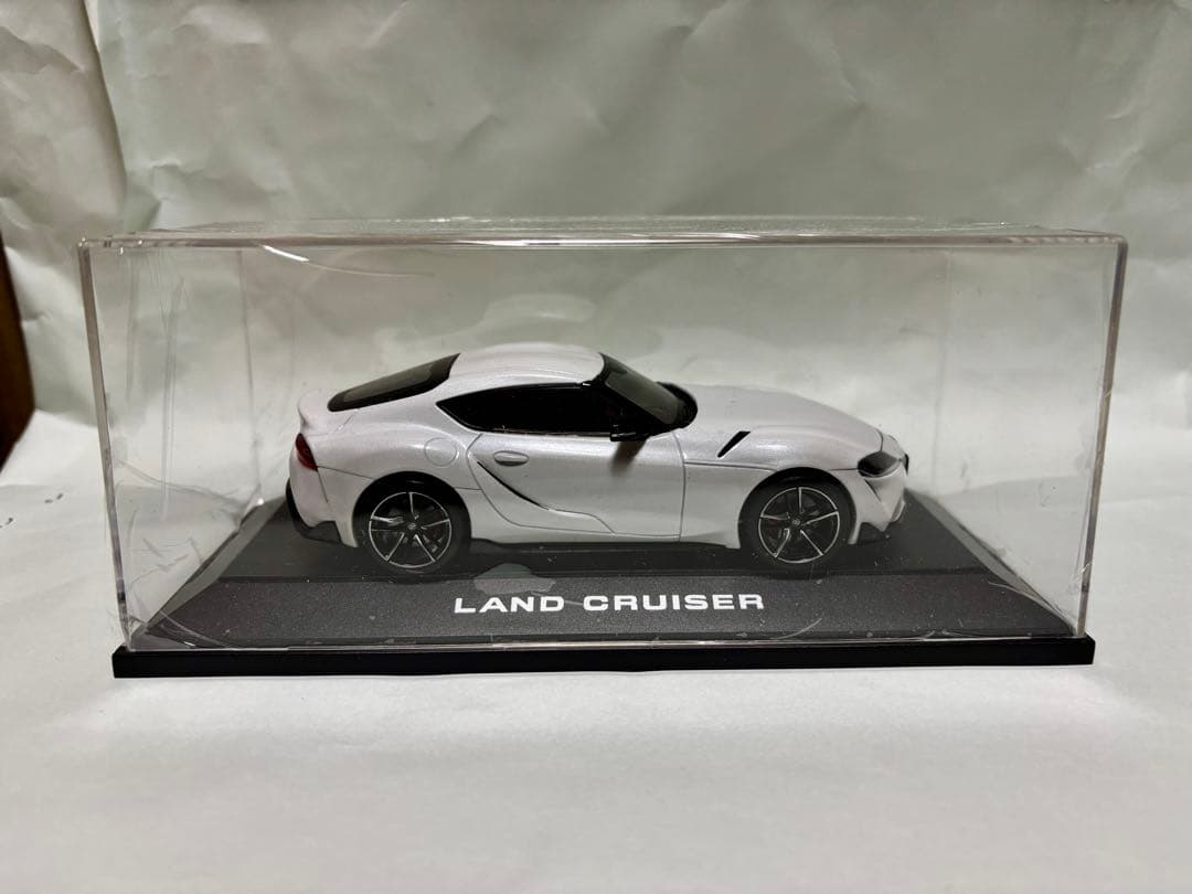 スープラ ミニカー ホワイトメタリック ケース付き ※別車種のケースを