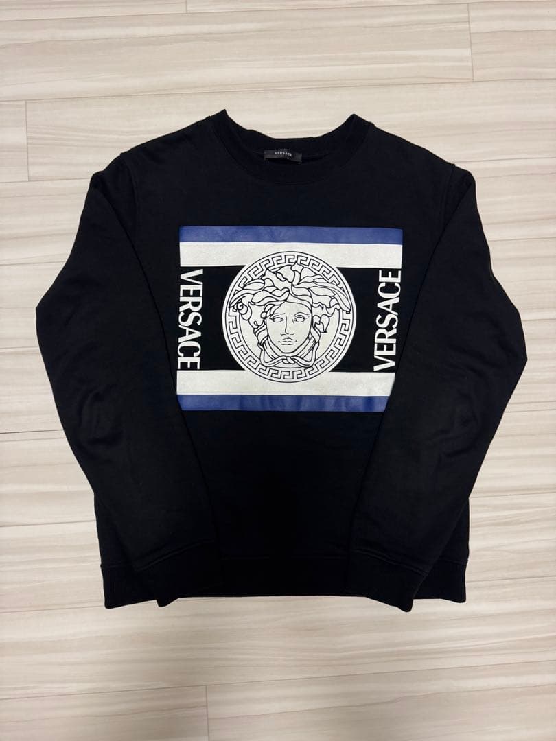 VERSACE ブラック トレーナー - メルカリ