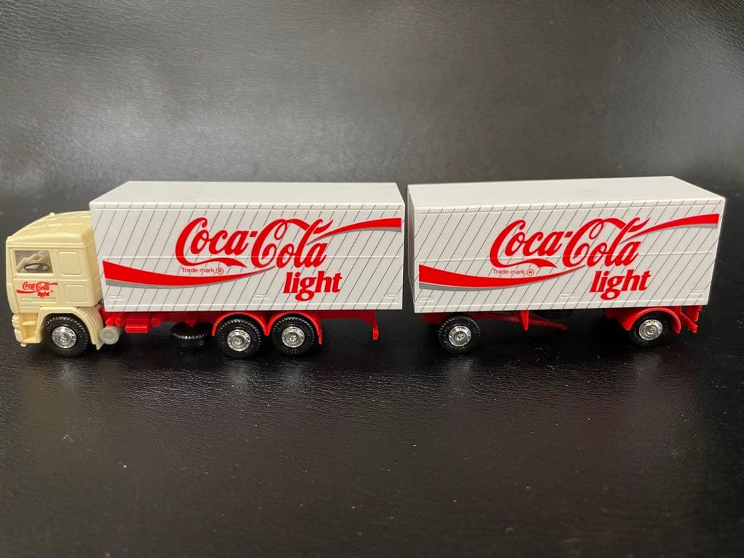 コカコーラ　Coca-Cola デリバリートレーラー　ALBEDO社　ドイツ製 Amazon | コカ・コーラ アメリカンモーターシティクラシックス 1/50