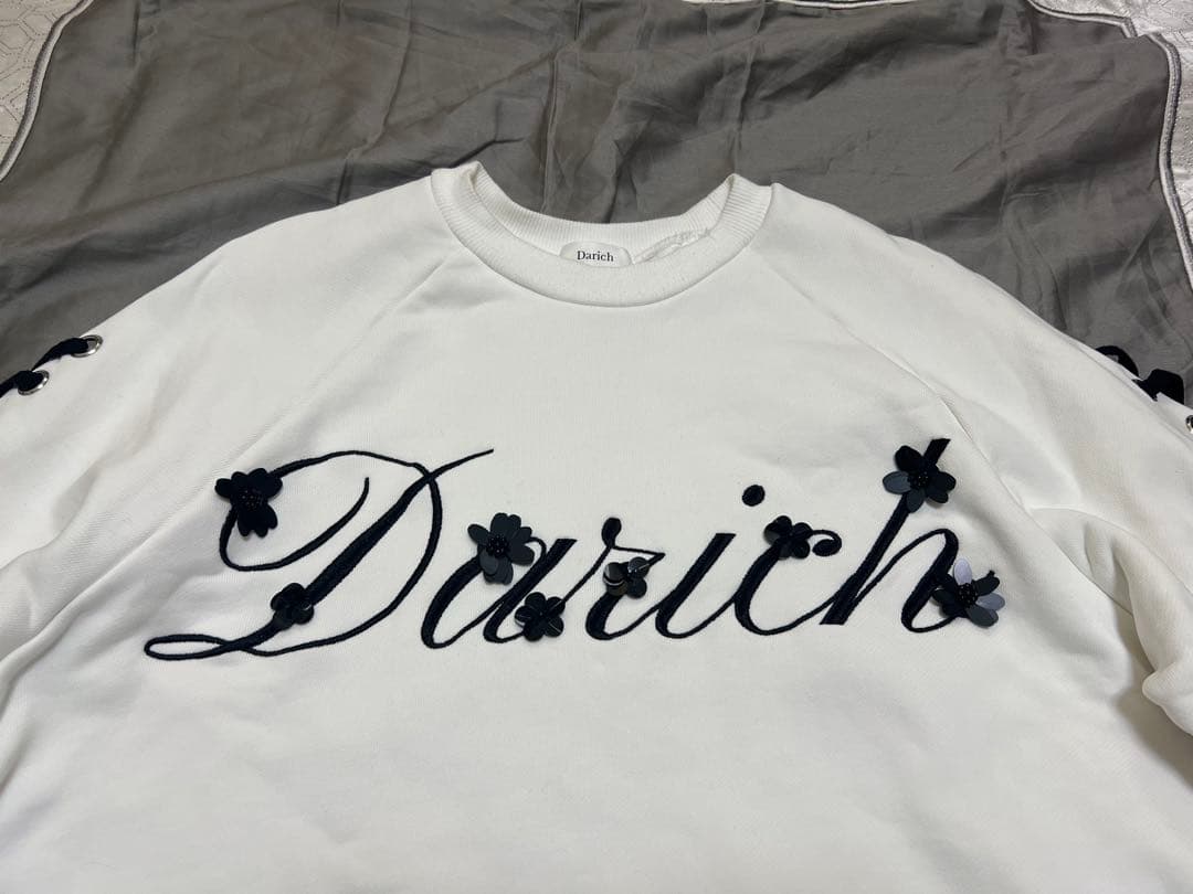 ダーリッチ レースアップロゴスウェットプルオーバー WHT - メルカリ