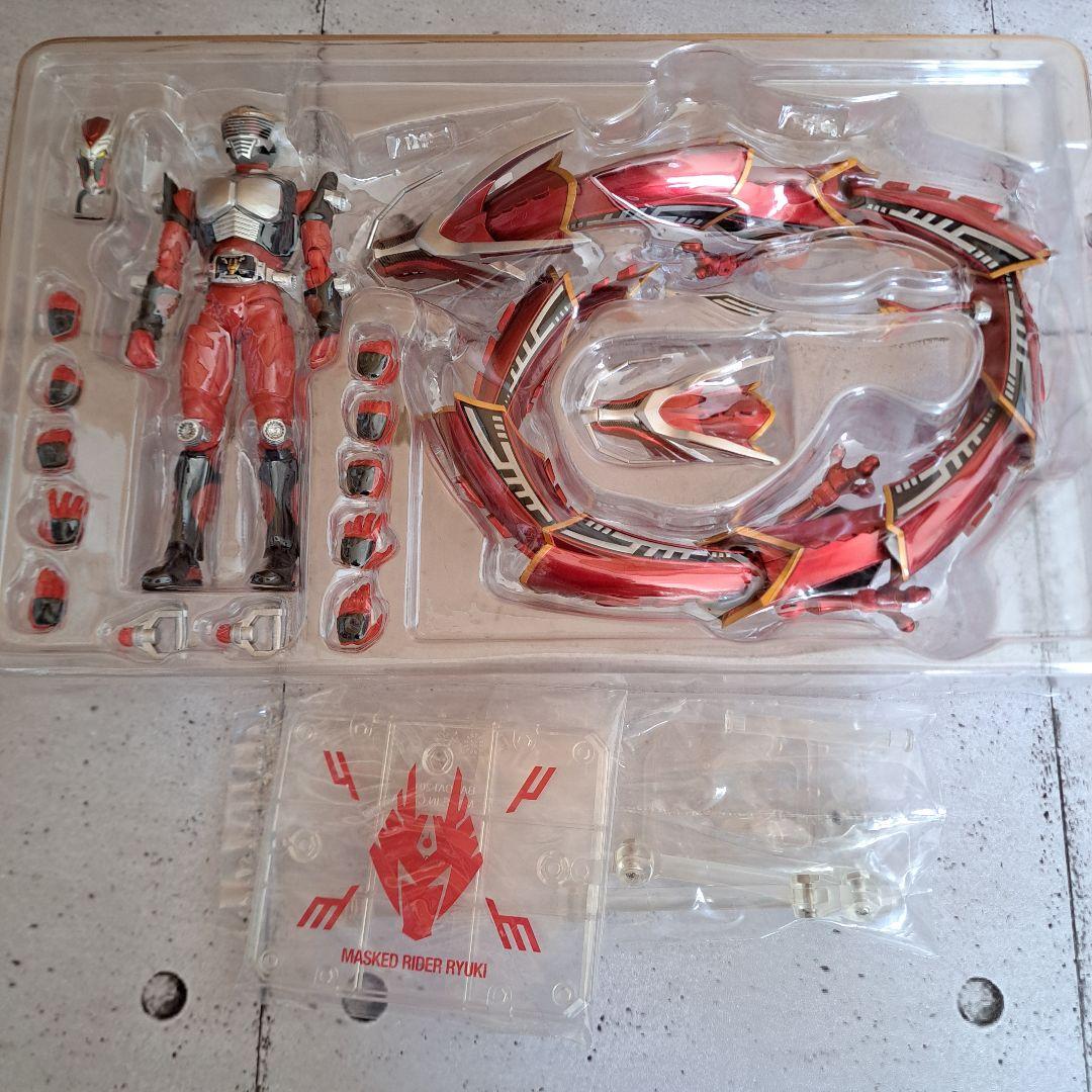 S.H.Figuarts 仮面ライダー龍騎 & ドラグレッダー