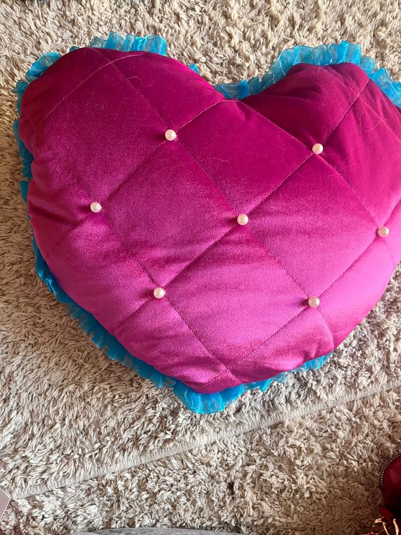 ミニー ハート型クッションブランケット - メルカリ