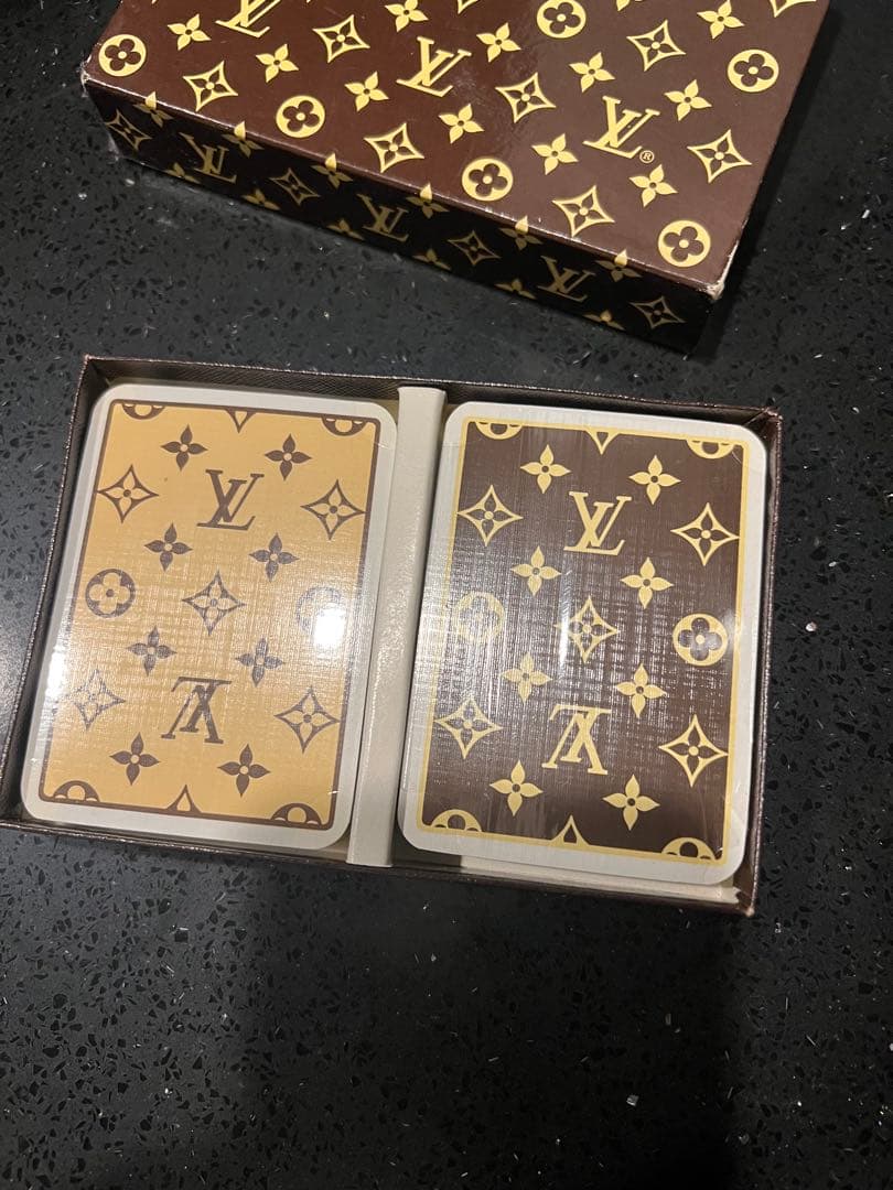新品未開封　ルイ•ヴィトン 非売品トランプセット 駅南やまご質店オンラインショップ / ヴィトン モノグラム柄 トランプ