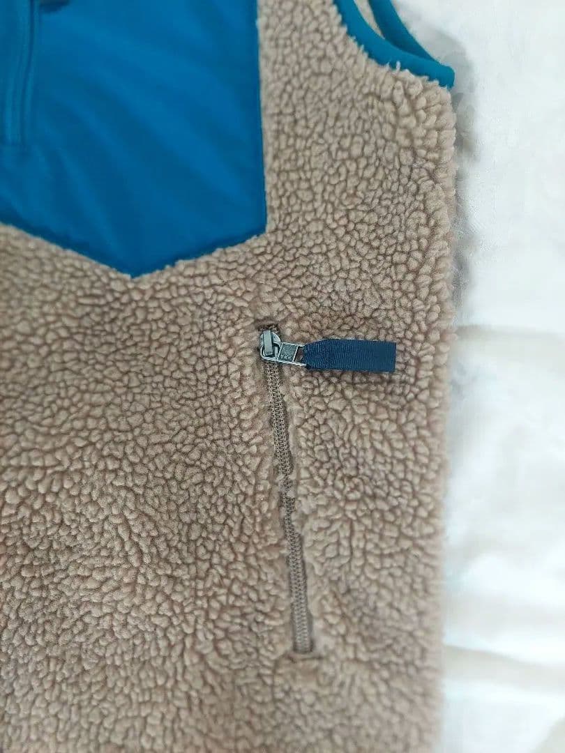 Patagonia フリースベスト ベージュ/青 - メルカリ