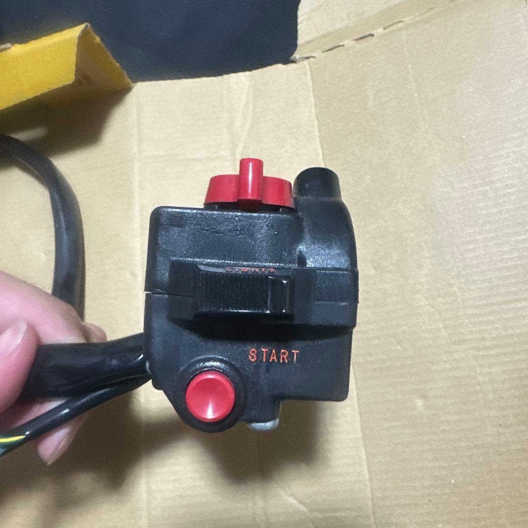 ゼファー400ゼファーX ゼファーX用CBXタイプ右側スイッチボックス 新品 ゼファー400(1993～1995年式)用 カワサキ純正・右スイッチ